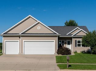 315 Corduroy Dr, Cedar Falls, IA 50613