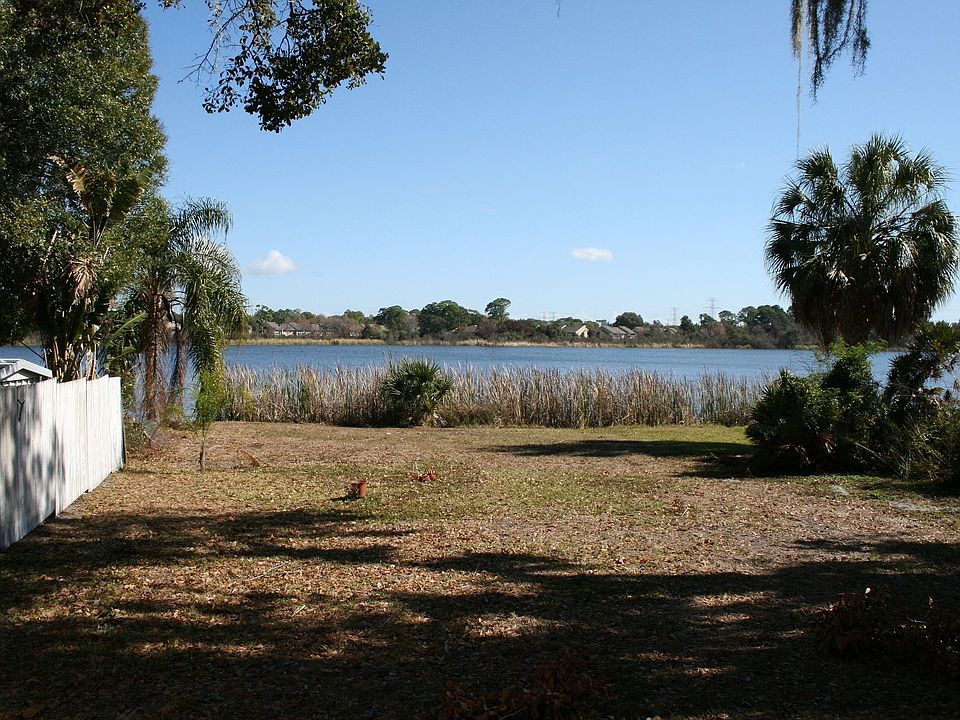 2nd image of 3859 Lake Shore Dr