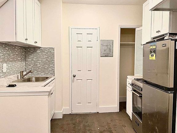 3rd image of 1737 Lexington Ave APT 9
