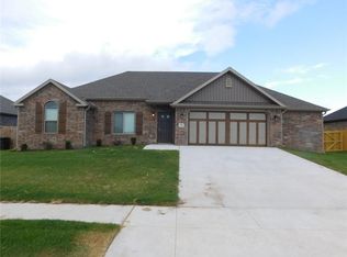 531 Captain Hopkins St, Prairie Grove, AR 72753