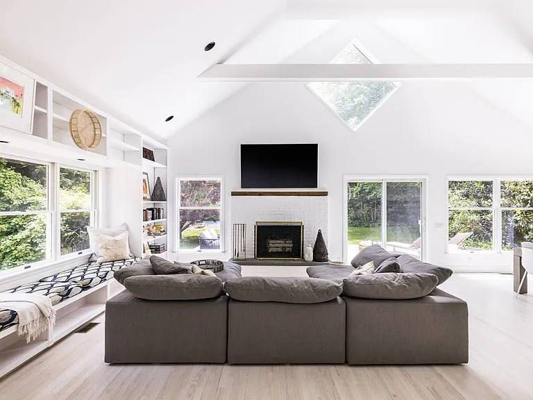 73 Accabonac Rd — Photo 1
