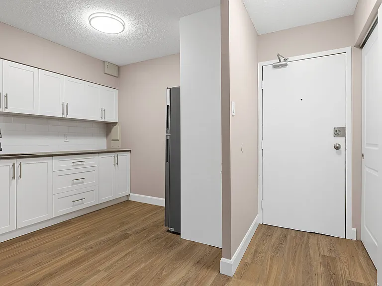 360 Croydon Ave — Photo 37