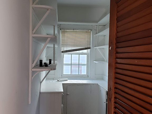4th image of 94 W Elm Ave #1
