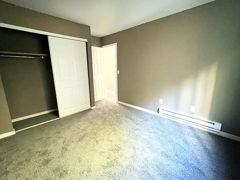 Twin Gables Apartments — Photo 39