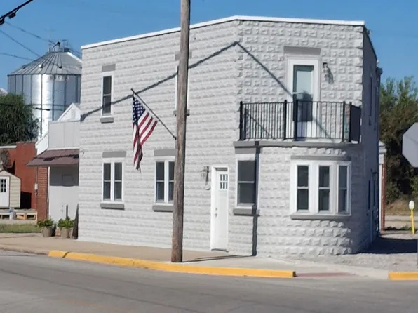 225 S Main St, Clay City, IL 62824
