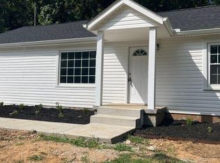1050 Sycamore Dr, Clarksville, TN 37040