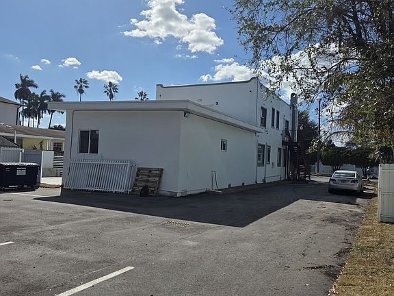 4th image of 1945 NW 24th Ct APT 5
