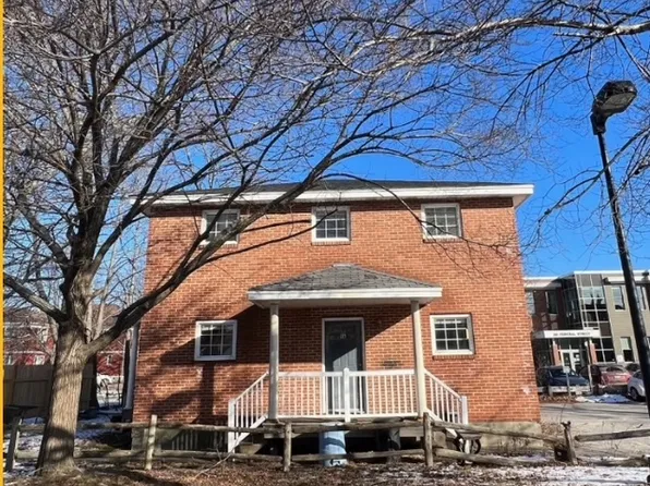 9 Center St APT B, Brunswick, ME 04011