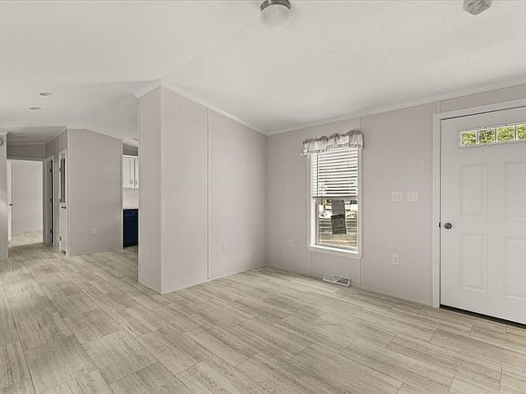 4th image of 1540 Broadway Trailer 20
