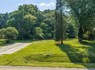466 Driftwood Ave, Rochester Hills, MI 48307