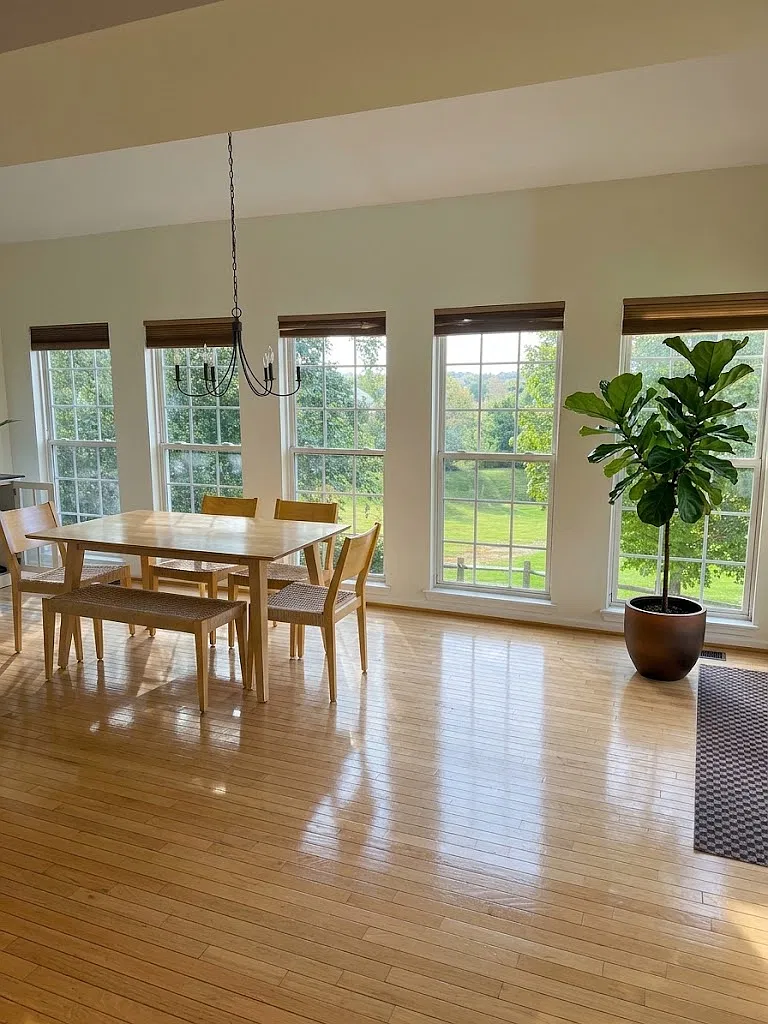 4 bed, 2.5 bath, 2434 sqft, $4,700 — Photo 4