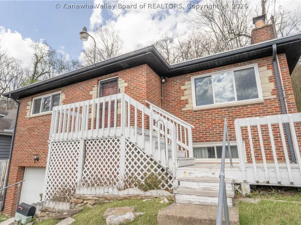 670 Forest Cir, South Charleston, WV 25303