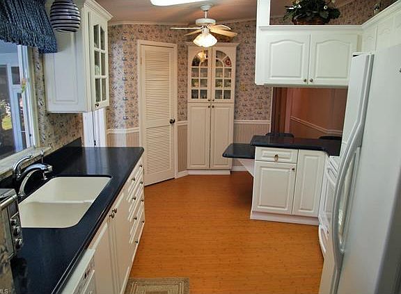 5th image of 443 Snead Dr