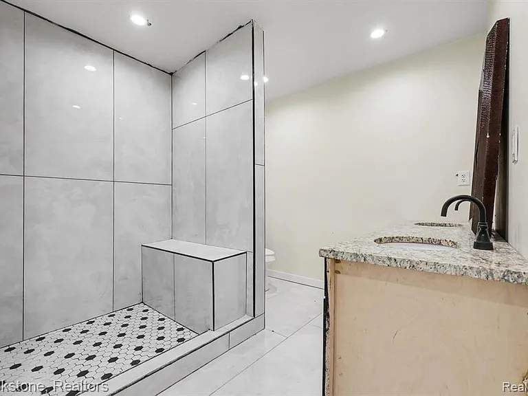 5533 Sheridan St — Photo 21