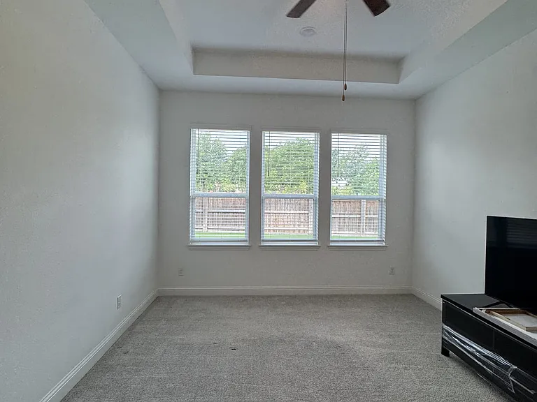 Master bedroom pic 2