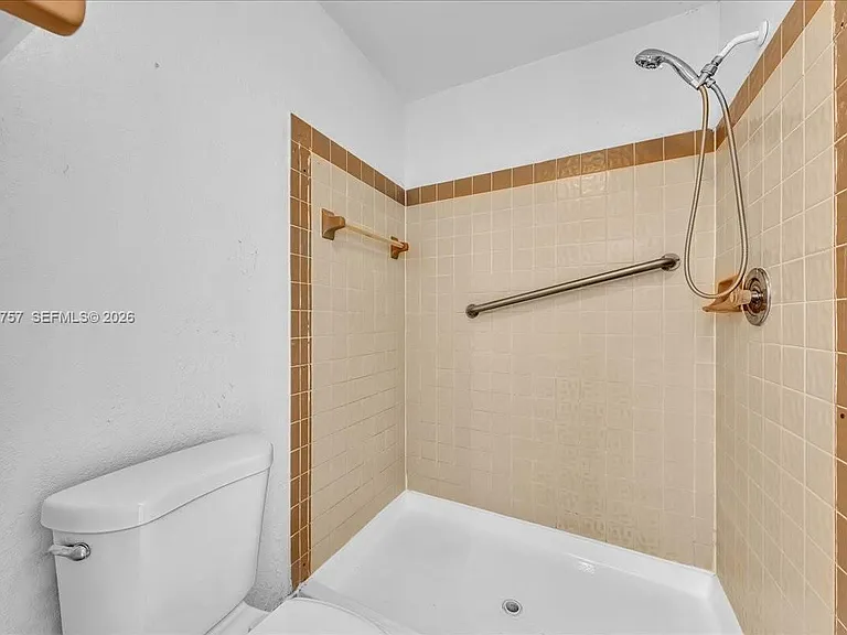 3814 Coral Tree Cir #3814 — Photo 9