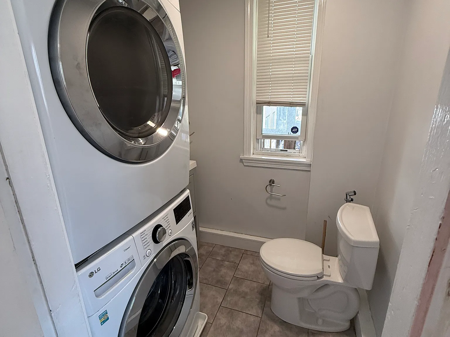 4 bed, 1.5 bath, 1250 sqft, $3,995 — Photo 4