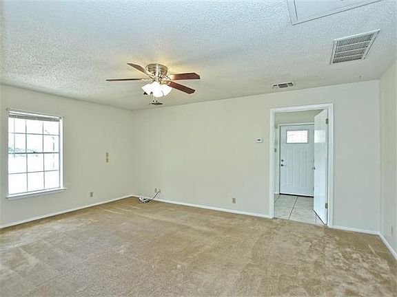 3rd image of 13501 Lois Ln