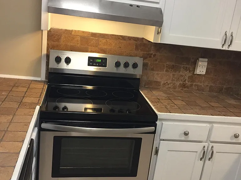 1443 Janmar Dr #MAIN UPSTAIRS — Photo 12
