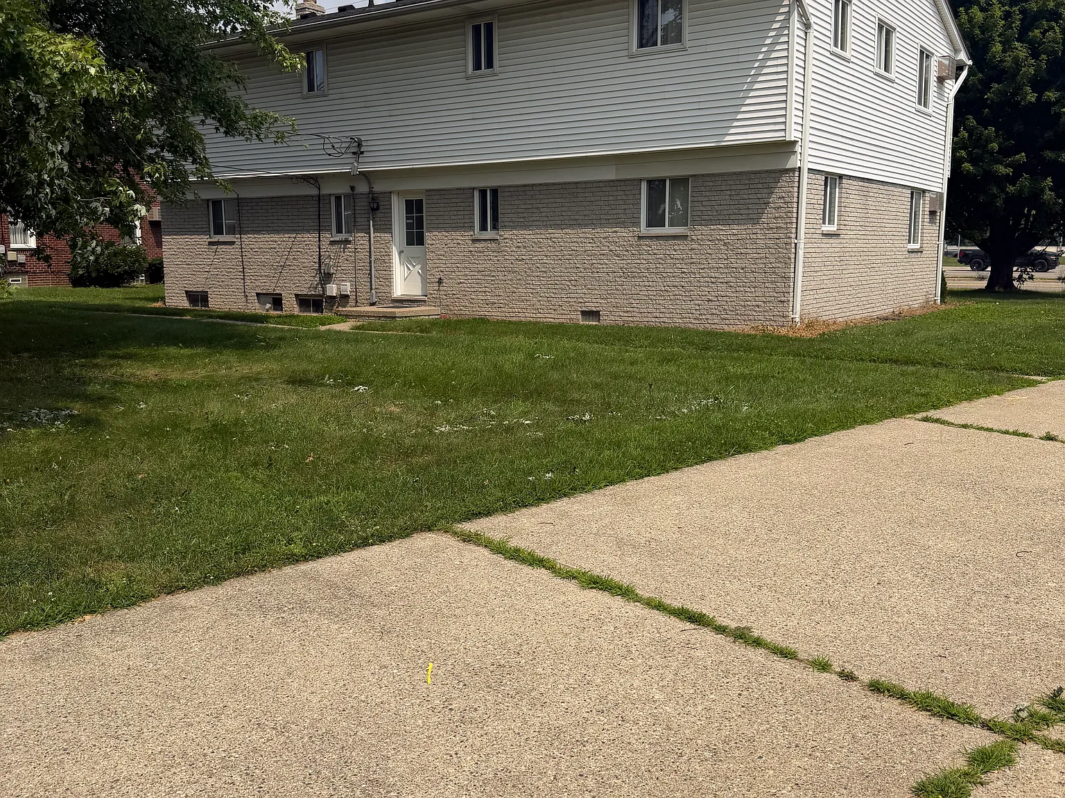 2 bed, 850 sqft, $990 — Photo 2