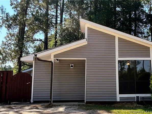 633 Mosswood Ln, Fayetteville, NC 28311