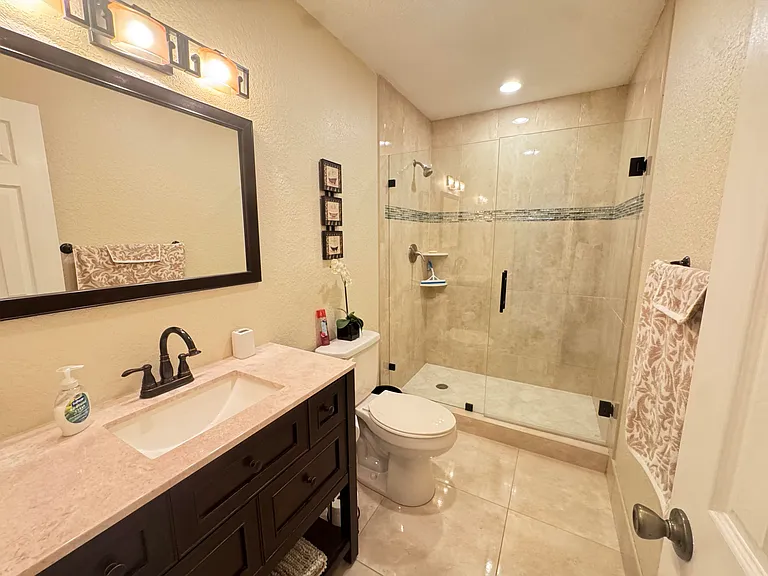 512 High Point Dr #C — Photo 7
