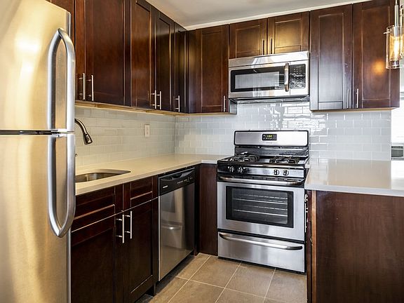 3rd image of 104-40 Queens Blvd #20W