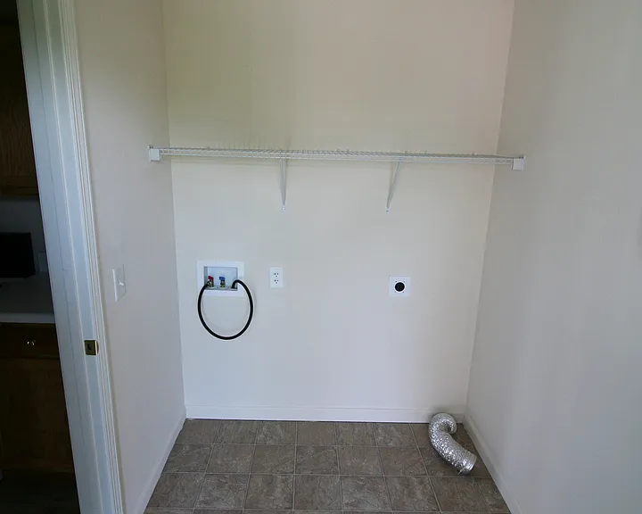 895 Kinniard Rd — Photo 2
