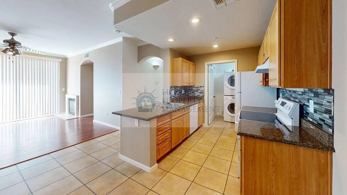 2 bed, 1136 sqft, $1,850 — Photo 2