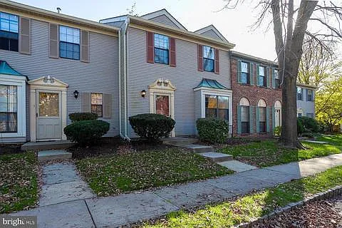 4 Britton Ct — Photo 1