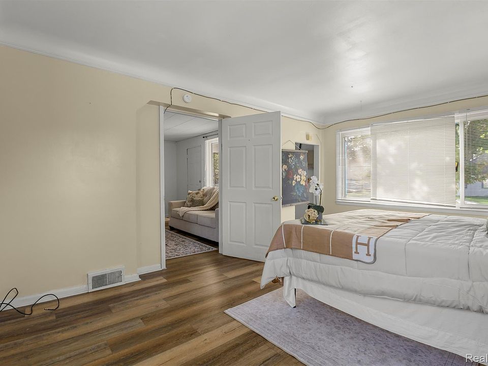 19050 Melrose Ave, photo 17