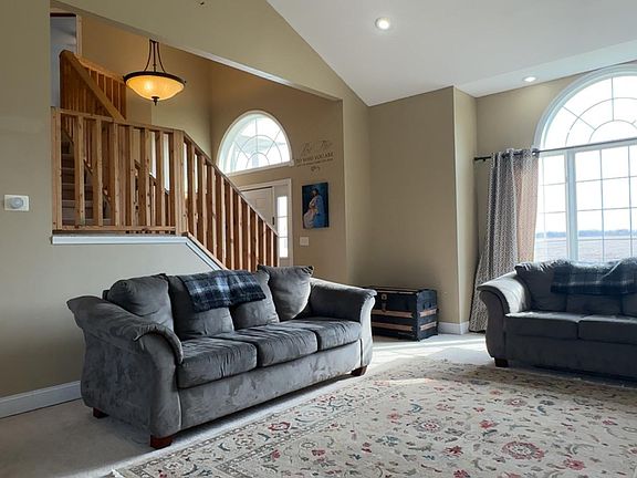 5th image of 53 Walnut Dr