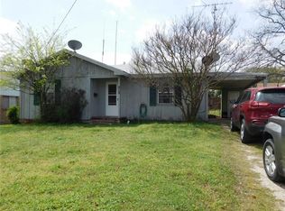 512 W Houston St, Bowie, TX 76230