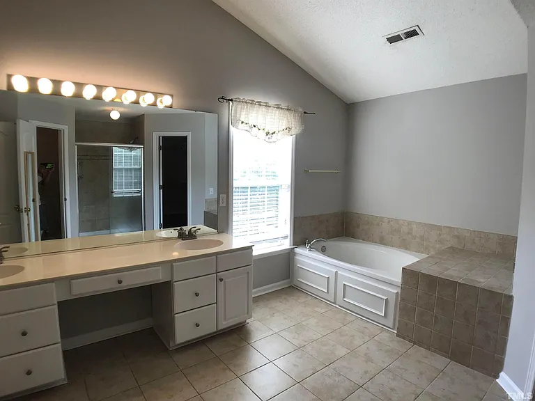 114 Hidden Rock Ct — Photo 16