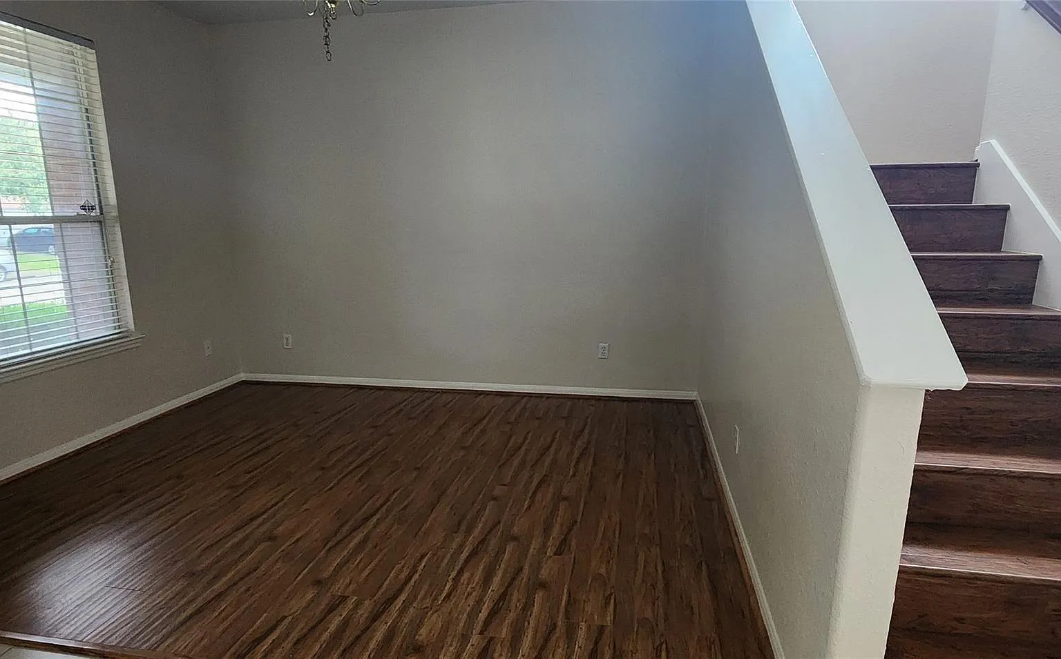 5 bed, 3.0 bath, 2355 sqft, $2,450 — Photo 2