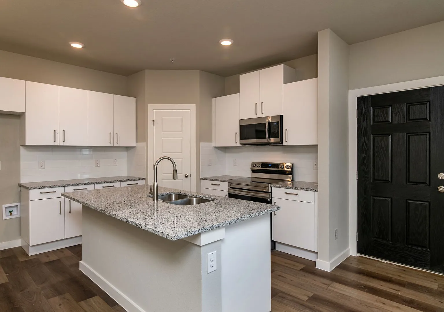 Gorgeous 2 Bedroom Four Plex Located In Midlothian Isd! — Photo 3