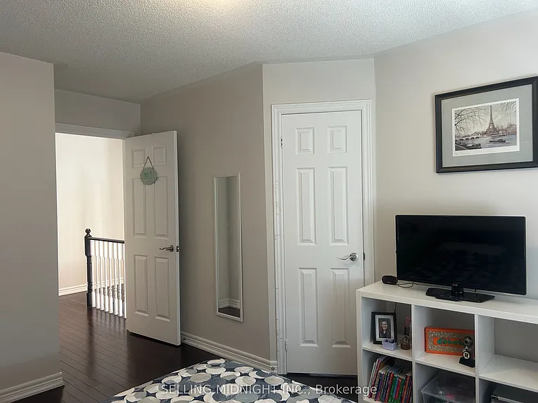 2413 Ravinebrook Cres — Photo 27