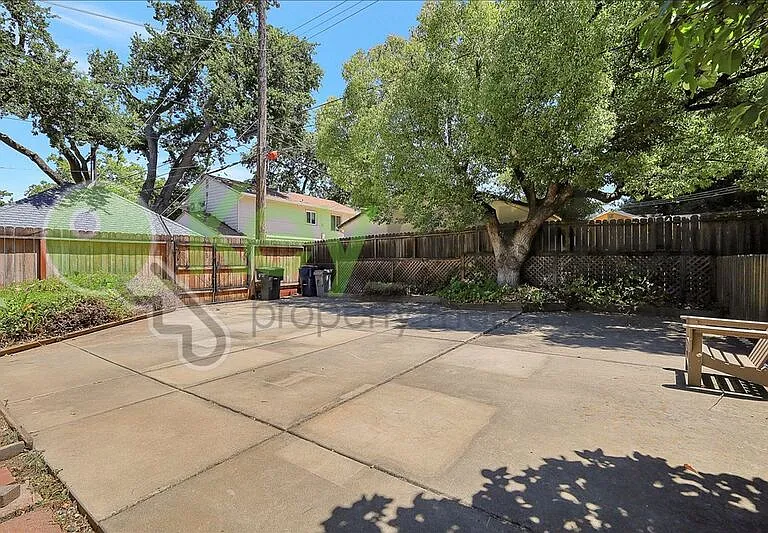 2933 27th St — Photo 33