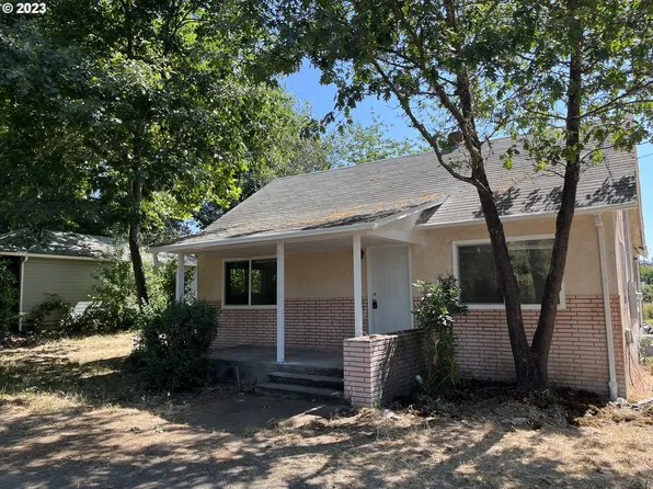 390 SE Gregory Dr, Winston, OR 97496