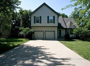 8238 W Bell Rd, Lenexa, KS 66219