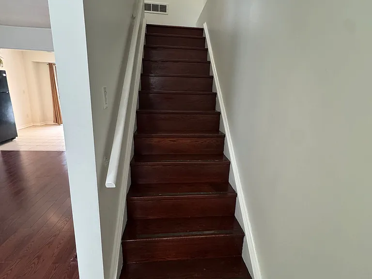 1025 Blairholm Ave #-UPPER LEVEL — Photo 3