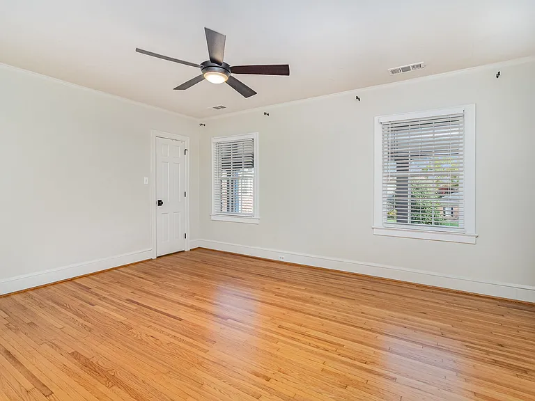 2240 Roswell Ave #4 — Photo 6