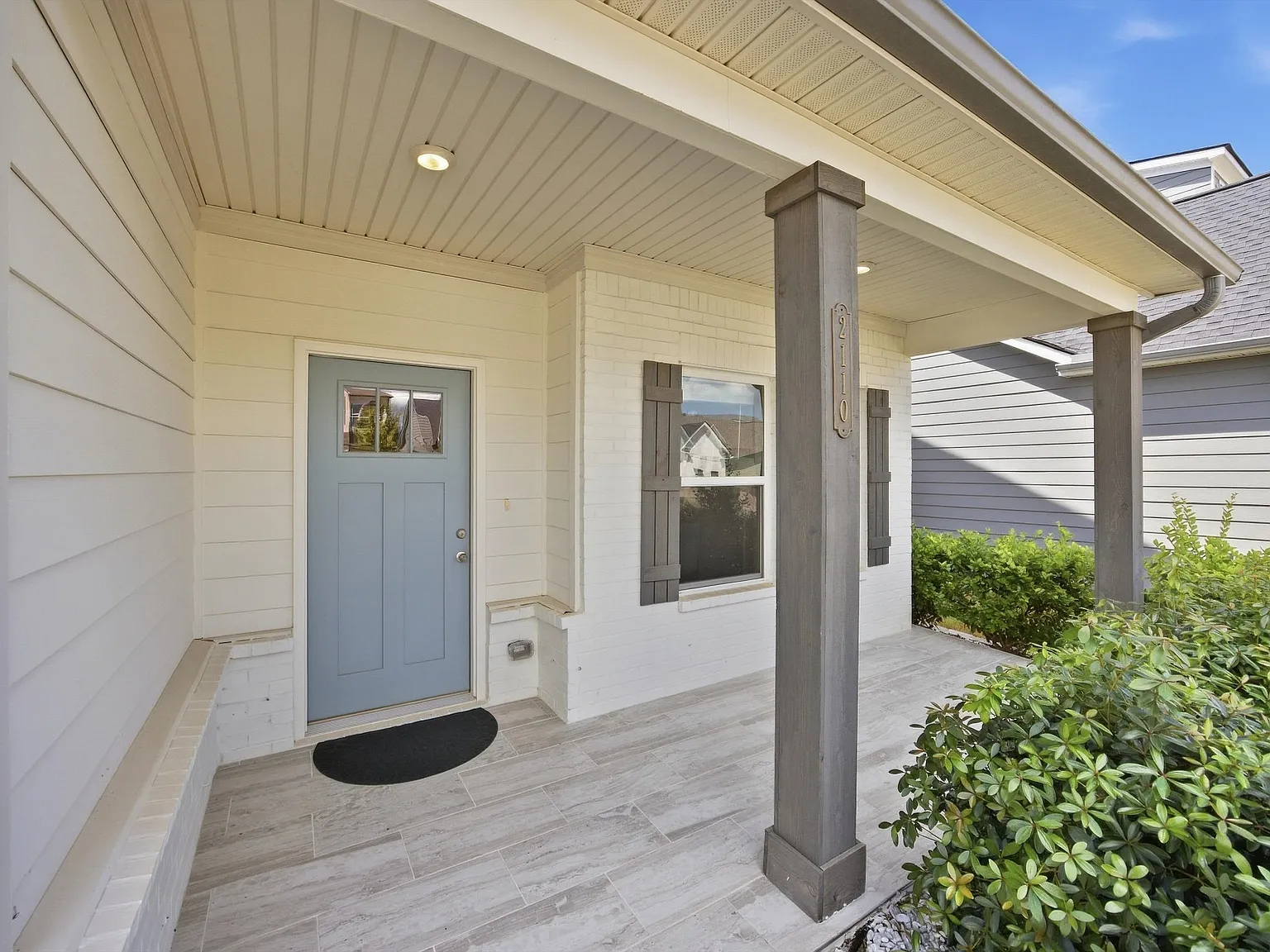 6 bed, 4.5 bath, 3905 sqft, $3,990 — Photo 3