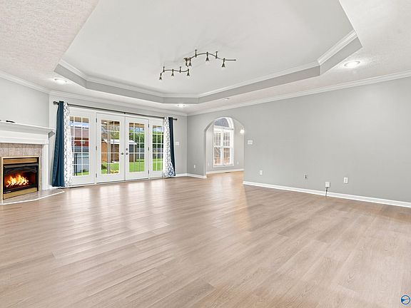4th image of 1902 Lillian Dr