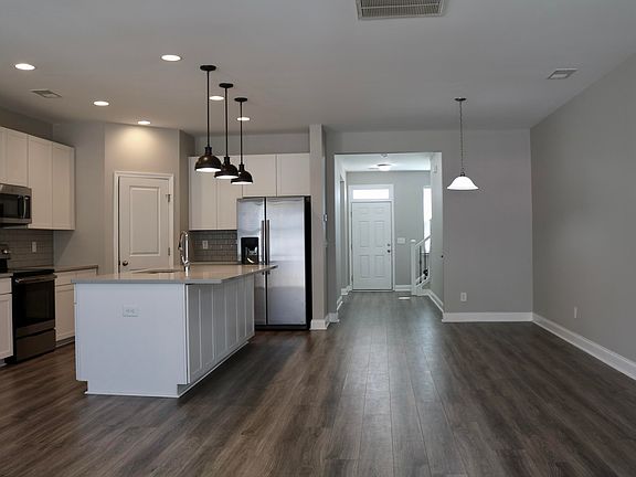 5th image of 7869 Montview Rd