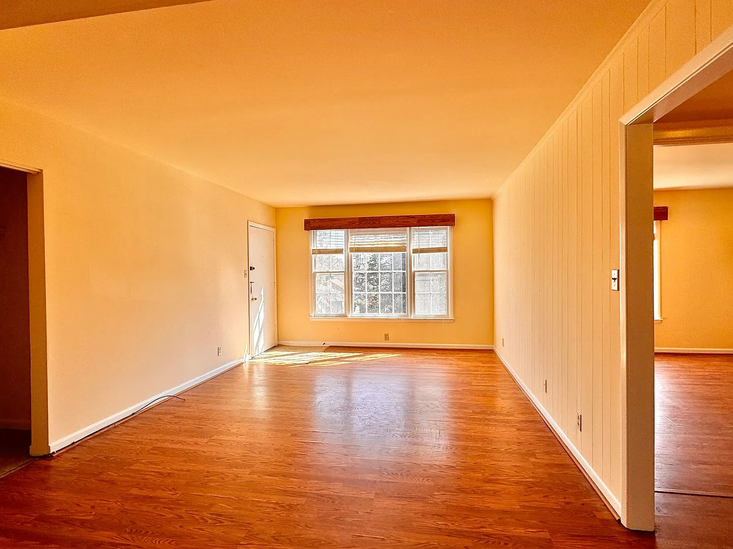 Don't miss this 2nd floor one level condo, located close to the shopping at Stonefield! — Photo 4
