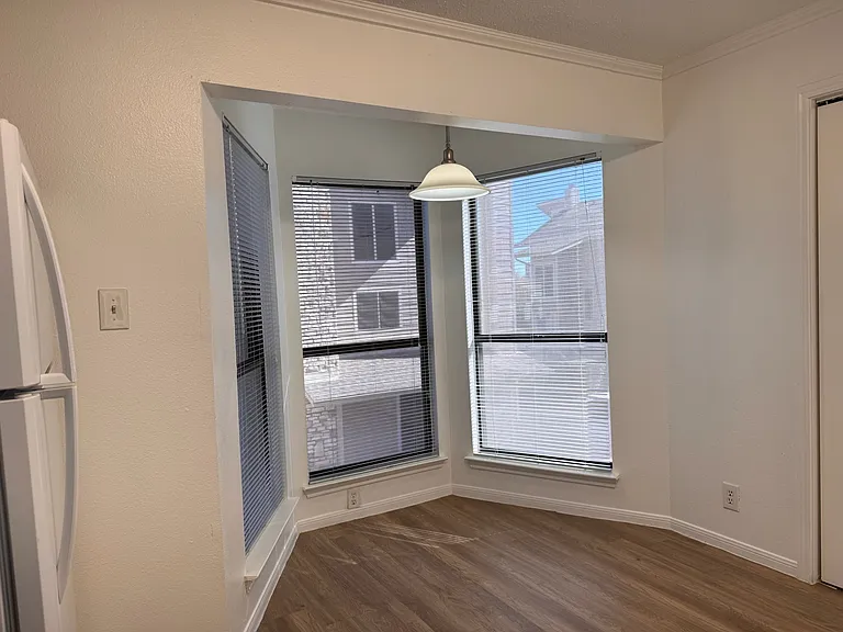 UNIT 521 KITCHEN with dining nook