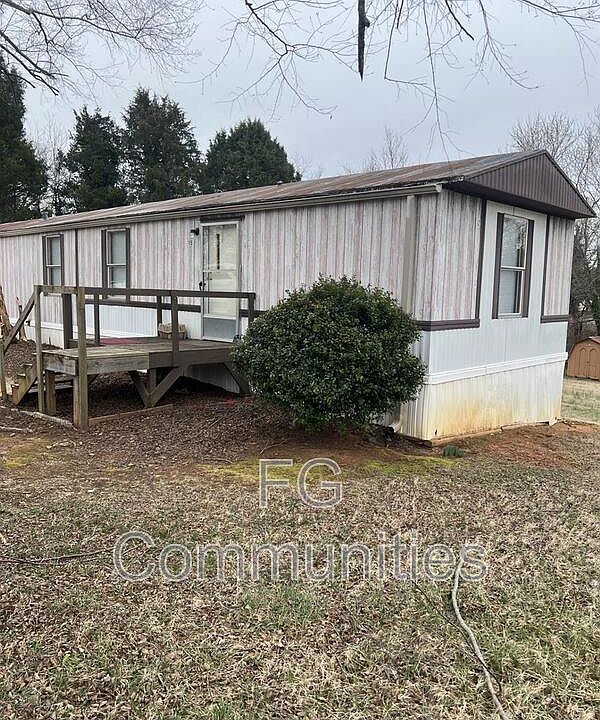 1st image of 105 Oak Knoll Dr