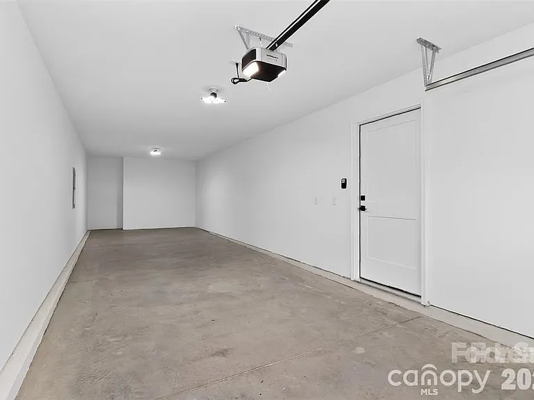 2716 Baltimore Ave — Photo 30