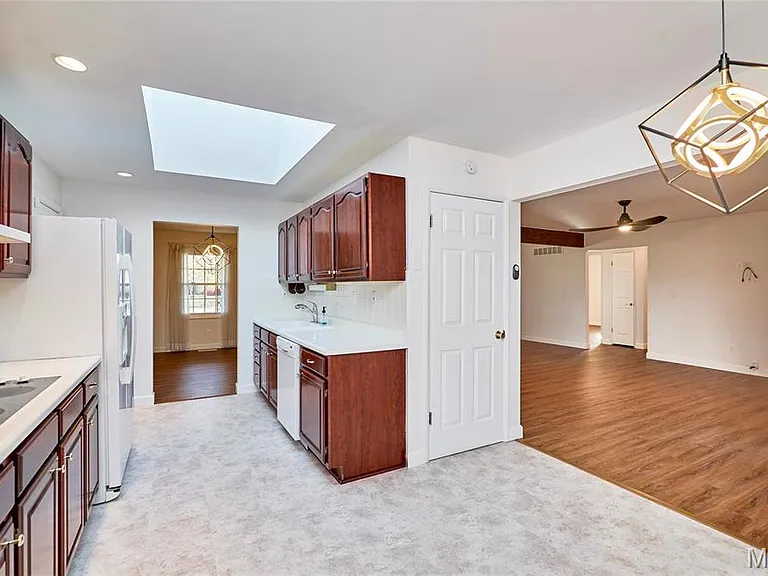 415 Trail Grove Ct — Photo 10
